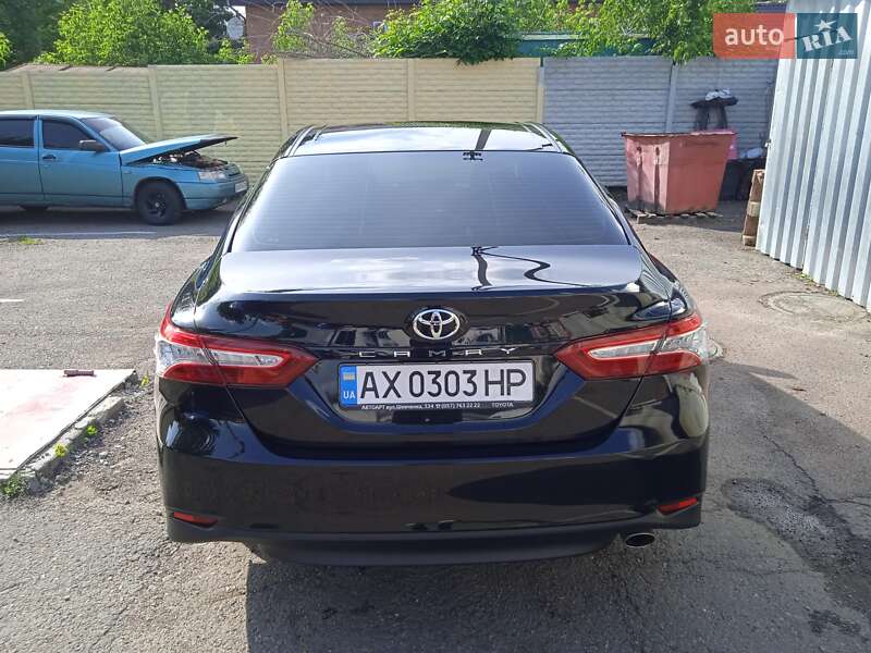 Седан Toyota Camry 2019 в Харкові