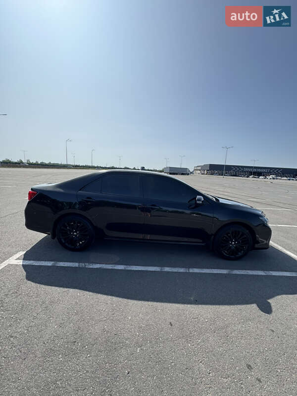 Седан Toyota Camry 2012 в Дніпрі