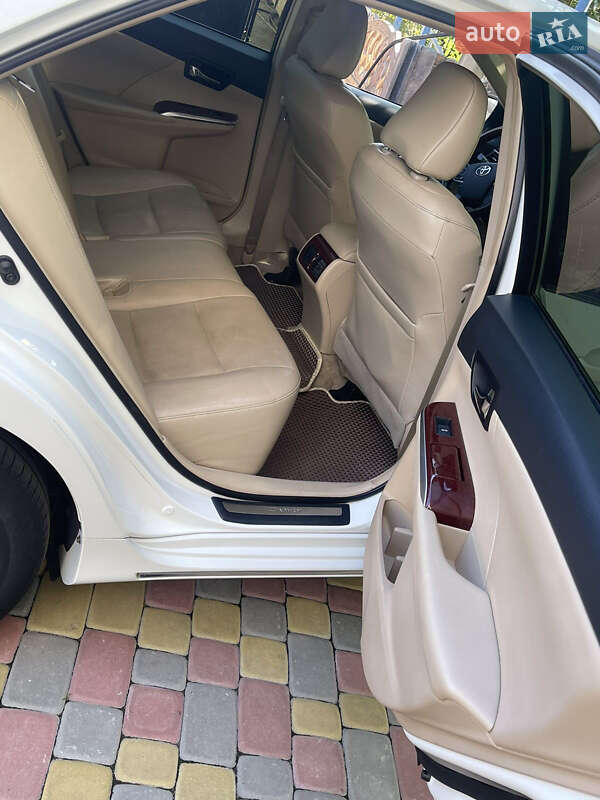 Седан Toyota Camry 2014 в Кременчуге