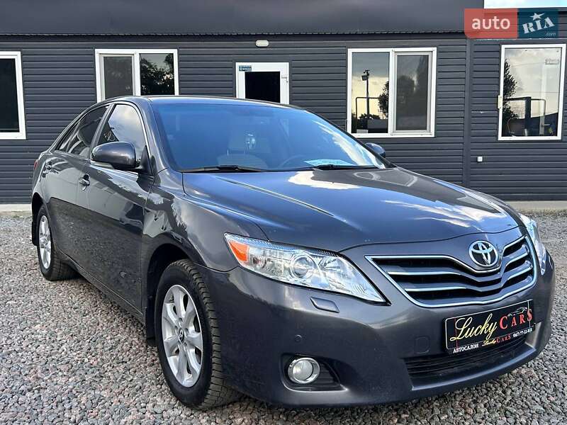 Седан Toyota Camry 2010 в Одессе