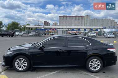 Седан Toyota Camry 2018 в Киеве