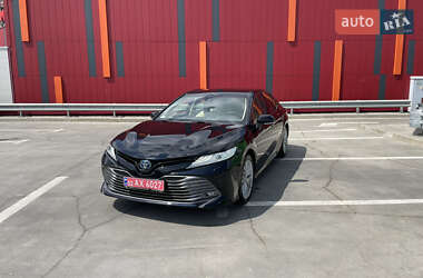 Седан Toyota Camry 2020 в Киеве