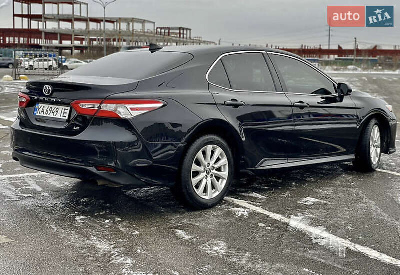 Седан Toyota Camry 2019 в Києві