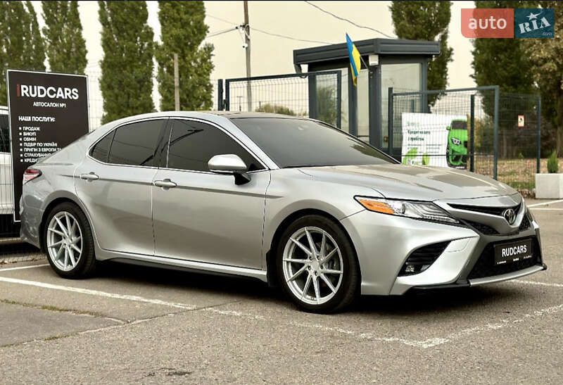 Toyota Camry 2019
