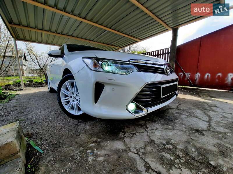 Седан Toyota Camry 2015 в Кременчуці