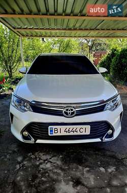 Седан Toyota Camry 2015 в Кременчуге