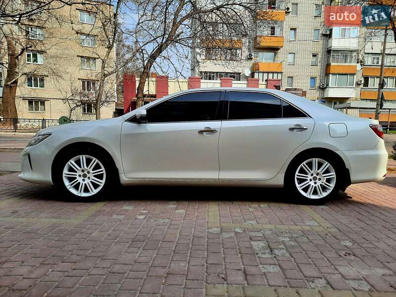 Седан Toyota Camry 2015 в Кременчуці
