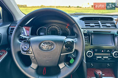 Седан Toyota Camry 2013 в 