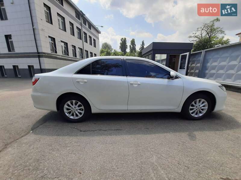 Седан Toyota Camry 2017 в Києві