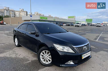 Седан Toyota Camry 2012 в Киеве