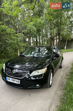 Седан Toyota Camry 2008 в Чернівцях