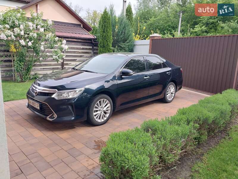 Седан Toyota Camry 2015 в 