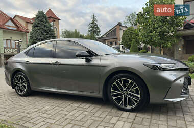 Седан Toyota Camry 2024 в 