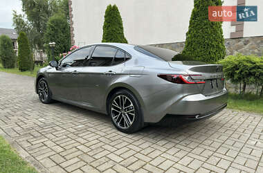 Седан Toyota Camry 2024 в 