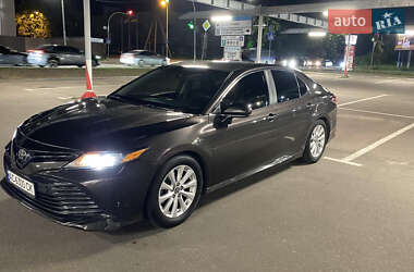 Седан Toyota Camry 2018 в Киеве
