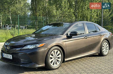 Седан Toyota Camry 2018 в Киеве