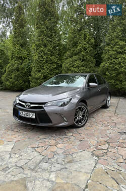 Седан Toyota Camry 2016 в Киеве