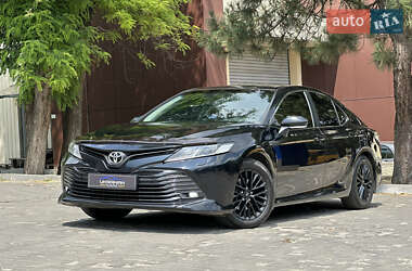 Седан Toyota Camry 2018 в Дніпрі