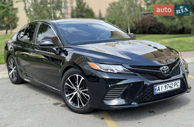 Седан Toyota Camry 2017 в Києві