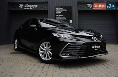 Седан Toyota Camry 2023 в Львове