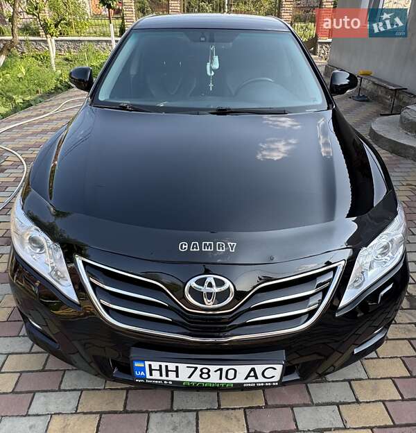 Седан Toyota Camry 2010 в Ананьїві