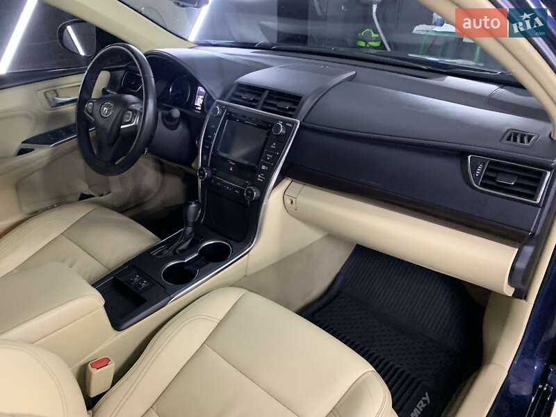 Седан Toyota Camry 2017 в Києві