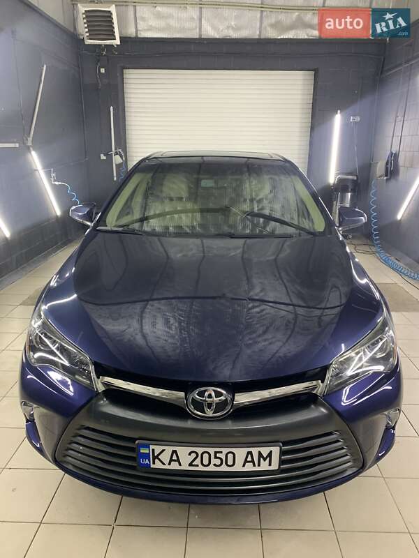 Седан Toyota Camry 2017 в Києві