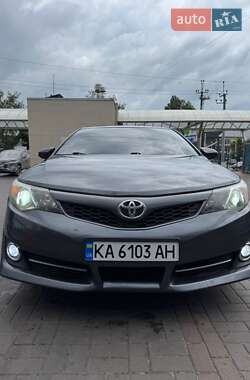 Седан Toyota Camry 2012 в Киеве