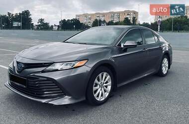 Седан Toyota Camry 2018 в Полтаве