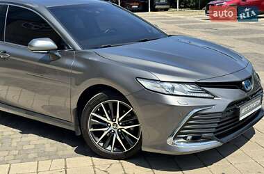 Седан Toyota Camry 2023 в 