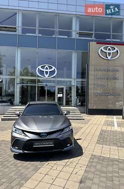 Седан Toyota Camry 2023 в 