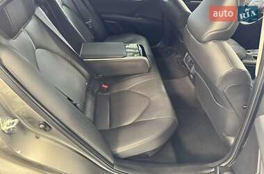 Седан Toyota Camry 2023 в 
