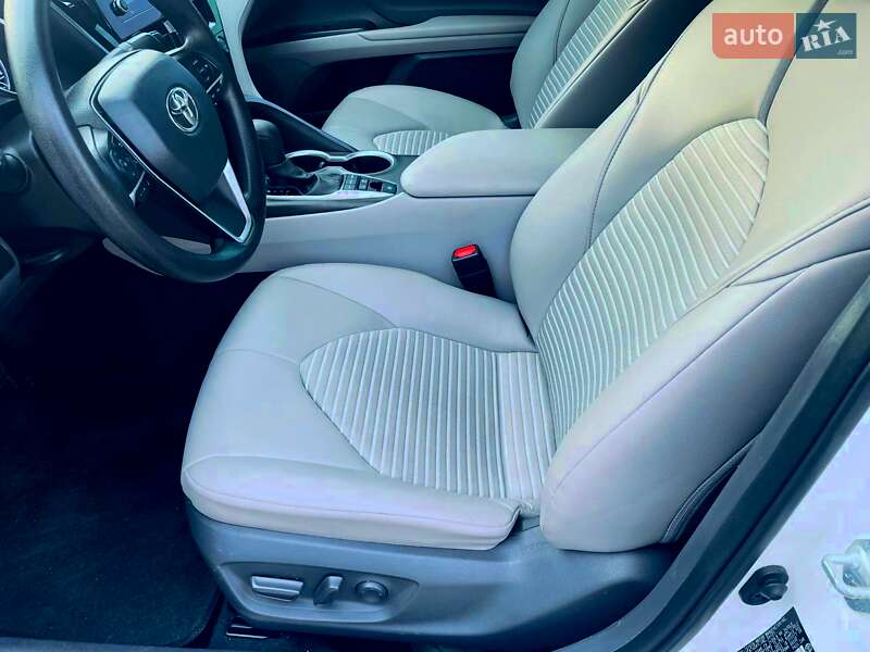 Седан Toyota Camry 2021 в Полтаві