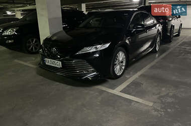 Седан Toyota Camry 2020 в Киеве