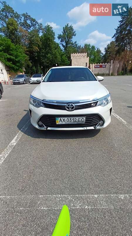 Седан Toyota Camry 2015 в Харькове