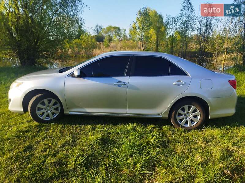 Седан Toyota Camry 2014 в Прилуках
