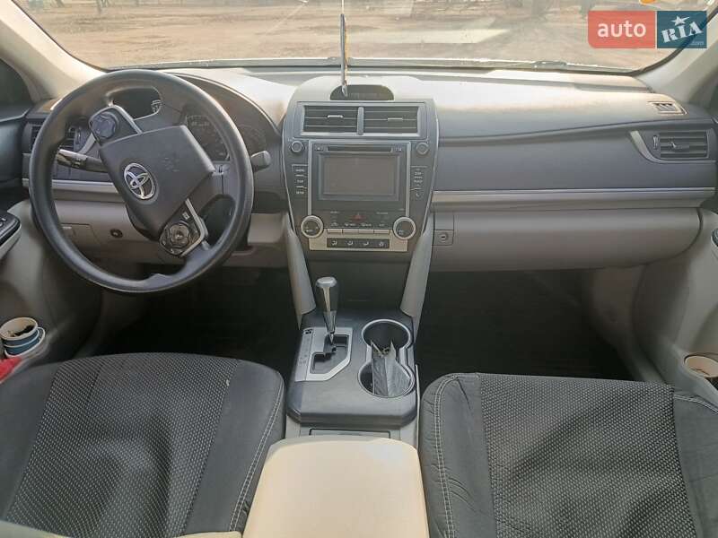Седан Toyota Camry 2014 в Прилуках
