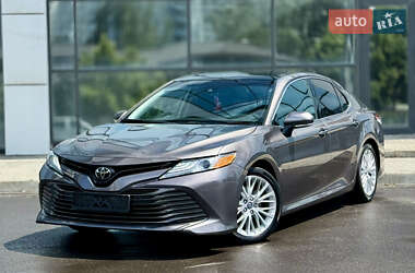 Седан Toyota Camry 2018 в Харкові