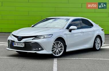 Седан Toyota Camry 2019 в Киеве