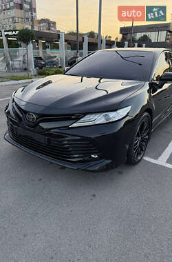 Седан Toyota Camry 2018 в Днепре