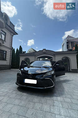 Седан Toyota Camry 2021 в 