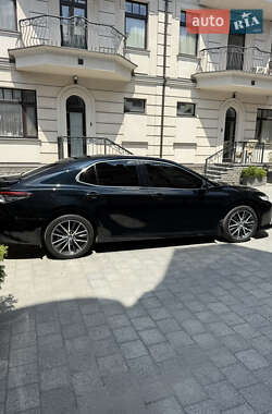 Седан Toyota Camry 2021 в 
