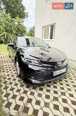 Седан Toyota Camry 2018 в Киеве