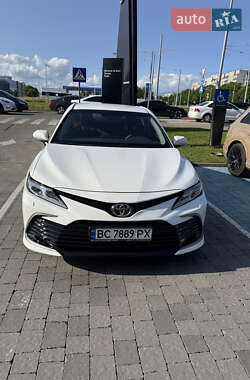 Седан Toyota Camry 2023 в Львові