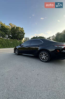 Седан Toyota Camry 2021 в 