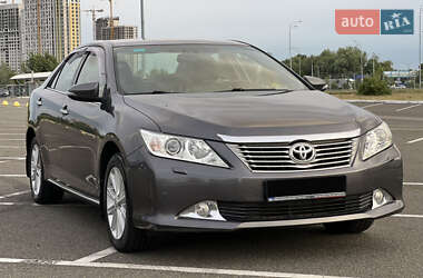 Седан Toyota Camry 2014 в 