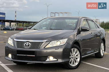 Седан Toyota Camry 2014 в 