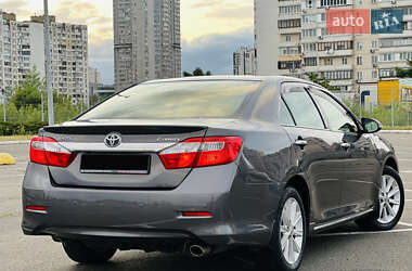 Седан Toyota Camry 2014 в Киеве