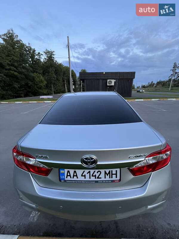 Седан Toyota Camry 2012 в Киеве