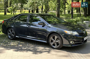 Седан Toyota Camry 2013 в Киеве